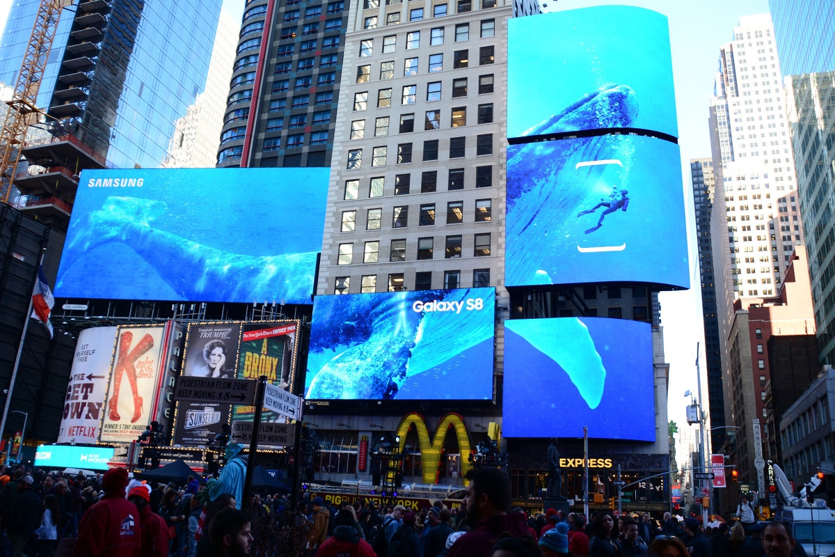 Samsung Galaxy S8 Times Square2.jpg