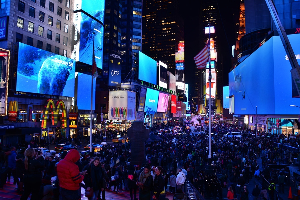 Samsung Galaxy S8 Times Square3.jpg