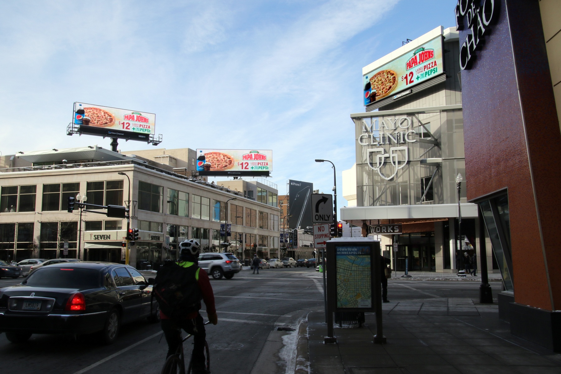 Papa John's Minneapolis Mayo Clinic Square.jpg